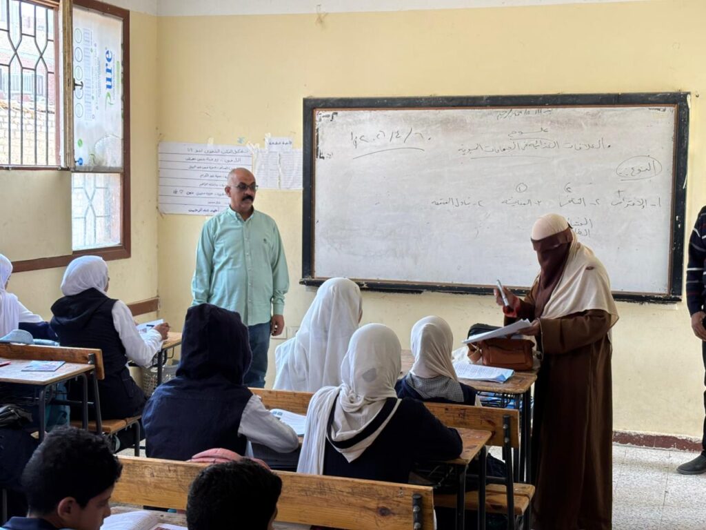1000220151-1024x768 وكيل الاداره في متابعة انتظام العملية التعليمية  بمدرسة القفطية الإعدادية