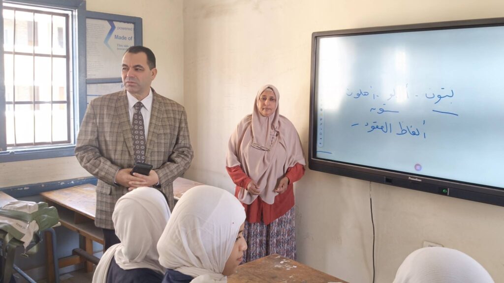 666517052_1391538306335860_3716696812556650901_n-1024x576 بالصور ..وكيل الوزارة يتفقد سير العملية التعليمية ويتابع فعاليات تدريب الطلاب على الحماية من مخاطر الانترنت بالتجريبية.