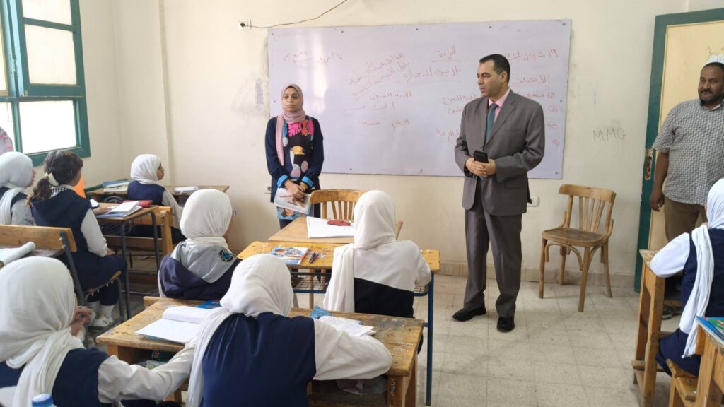 666967532_1390754993080858_633111687551455872_n-1024x576 بالصور ..وكيل الوزارة يتابع ختام امتحانات شهر مارس وانتظام سير العملية التعليمية بعدد من مدارس إدارة أسوان.