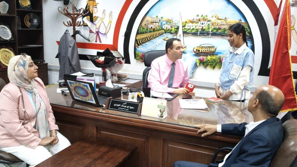 667392324_1390873373069020_3901893715859859969_n-1024x576 لقطات مصورة ترصد لقاء د/ربيع أبو يوسف وكيل وزارة التربية والتعليم بأسوان ، بالطلاب المشاركين فى المنافسات النهائية لمسابقة تحدى القراءة العربى فى موسمه العاشر