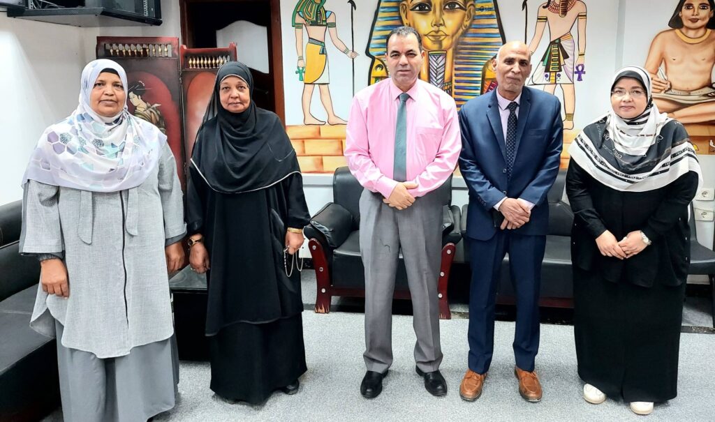 667443687_1390866429736381_7678818082005602471_n-1024x605 بالصور.. وكيل تعليم أسوان يجتمع بإدارة قواعد البيانات ونظم المعلومات