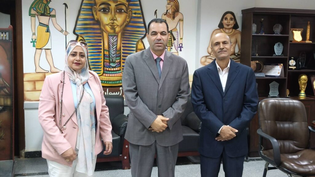 667853707_1390874156402275_3421433157714788213_n-1024x576 لقطات مصورة ترصد لقاء د/ربيع أبو يوسف وكيل وزارة التربية والتعليم بأسوان ، بالطلاب المشاركين فى المنافسات النهائية لمسابقة تحدى القراءة العربى فى موسمه العاشر