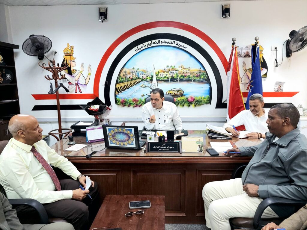 668980595_1391699006319790_4909093927891052597_n-1024x768 بالصور..وكيل تعليم أسوان يجتمع بمديري الإدارات التعليمية