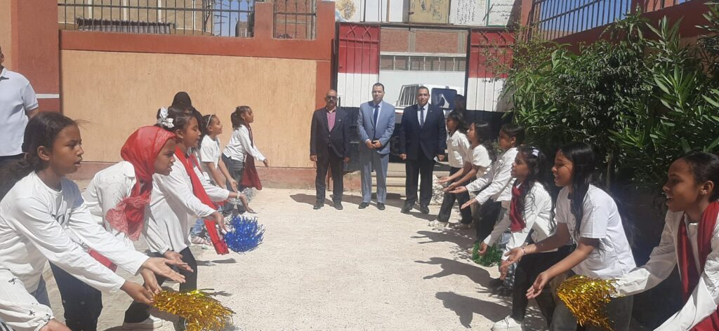 IMG-20260421-WA0039-1024x472 وكيل تعليم أسوان يتفقد مدرستي الشطب الابتدائية والشهيد عمرو حسين بدراو.. ويؤكد: تنمية مهارات القراءة والكتابة أولوية أساسية