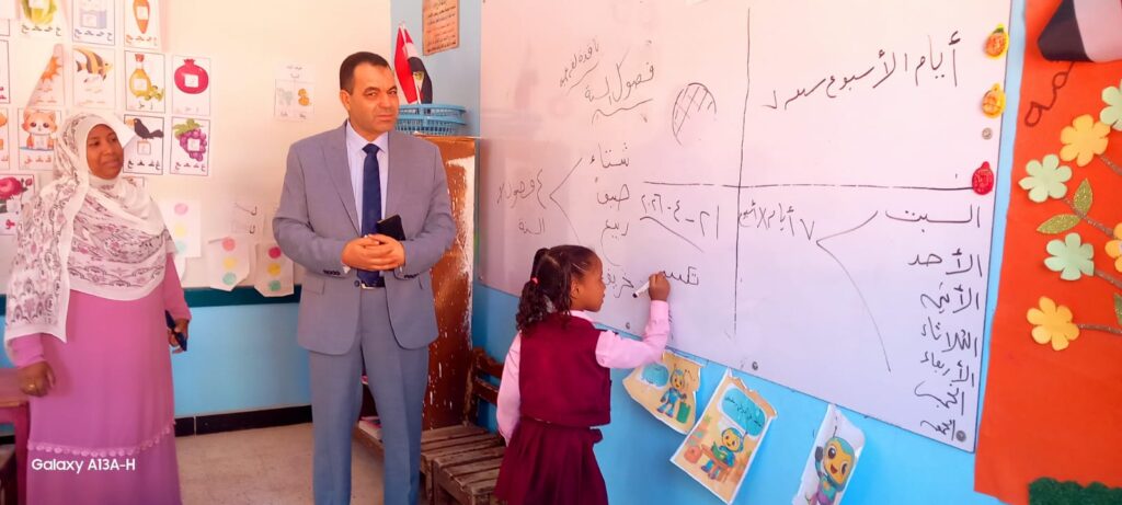 IMG-20260421-WA0139-1024x461 وكيل تعليم أسوان يتفقد مدرستي الشطب الابتدائية والشهيد عمرو حسين بدراو.. ويؤكد: تنمية مهارات القراءة والكتابة أولوية أساسية