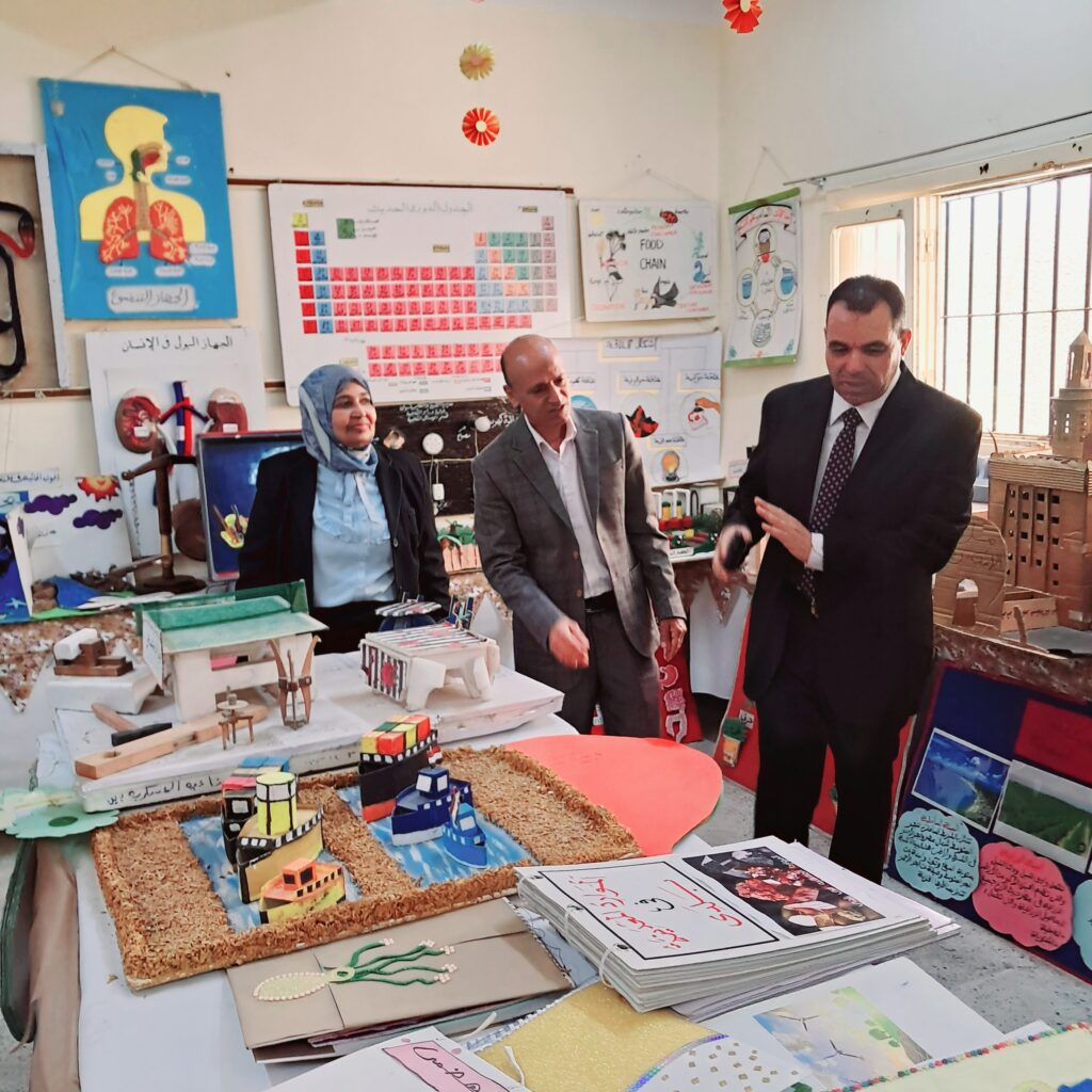_١٠٤٧٥٩-1024x1024 وكيل تعليم أسوان يتفقد معرض إدارة الوسائل التعليمية ويشيد بمستوى الابتكار والإبداع