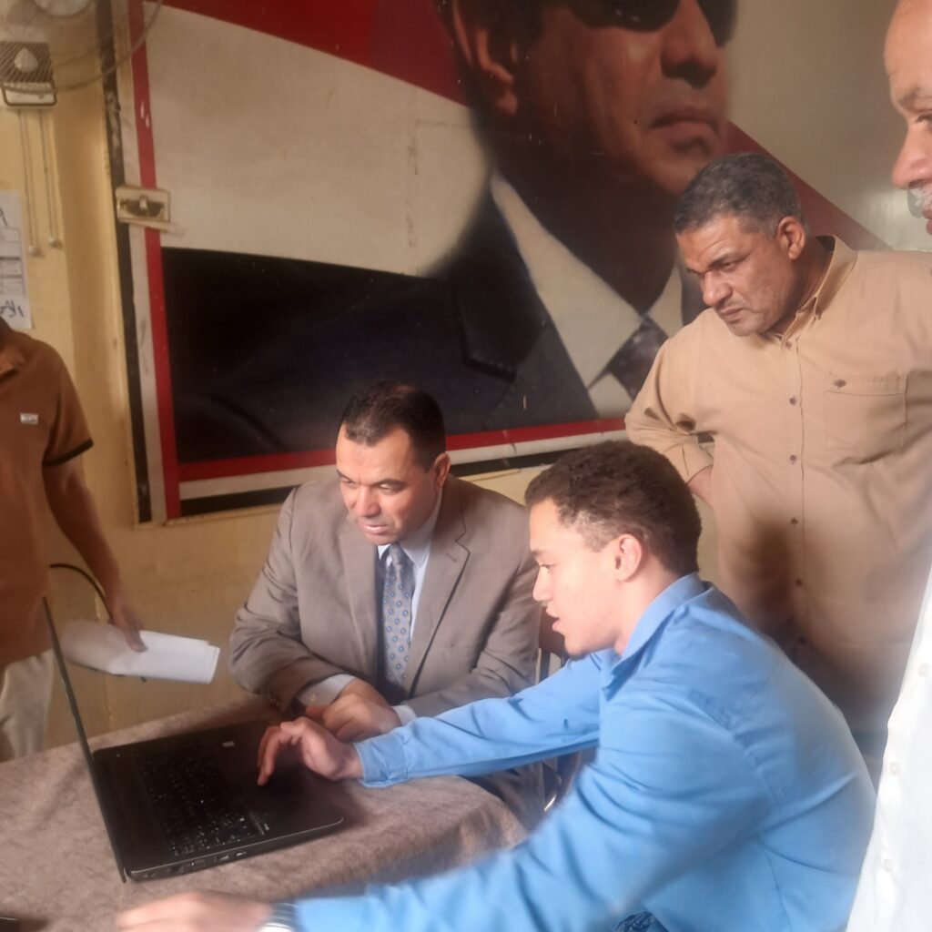 _٠٩١٨٥٩-1024x1024 وكيل تعليم أسوان في قلب اللجان: انضباط كامل وامتحانات من المنهج وبيئة آمنة للطلاب